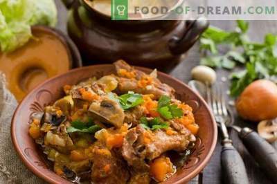 Pork ribs in a pot with pumpkin and champignons