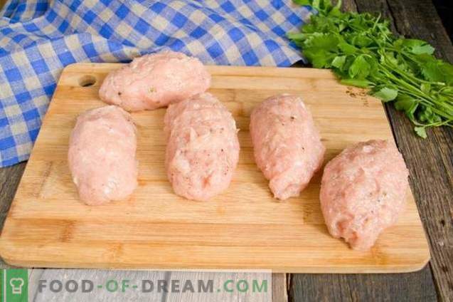 Chuletas de pollo Kiev hechas de carne picada - una opción de cocción fácil