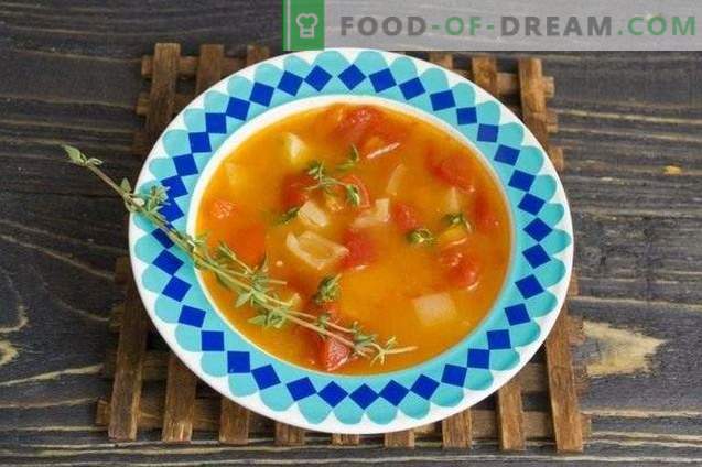 Sopa de tomate con pimientos y tomillo