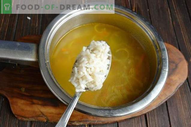 Sopa de arroz con pechuga de pollo y puerro