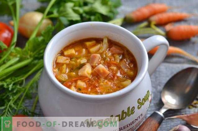 Sopa de verduras sencilla con jamón
