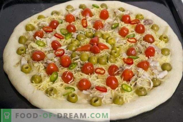 Pizza con pollo y tomates cherry