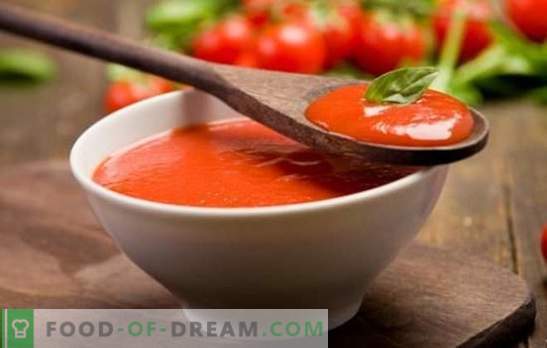 Paradižnikova omaka doma - seveda! Domača paradižnikova omaka iz svežih paradižnikov, paradižnikove paste ali soka, s čilijevo papriko, zelišči, česnom