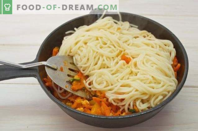 Espaguetis con pollo y verduras