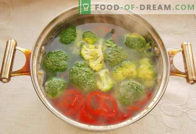 Sopa de brócoli y albóndigas