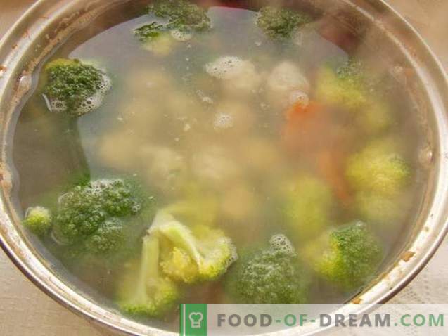 Sopa de brócoli y albóndigas