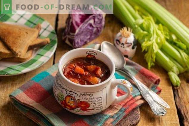 Sopa vegetariana saludable de col roja