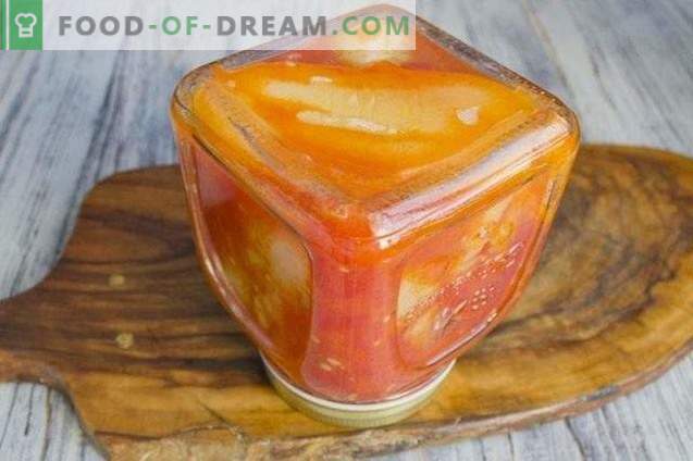 Peperoni ripieni in salsa di pomodoro per l'inverno