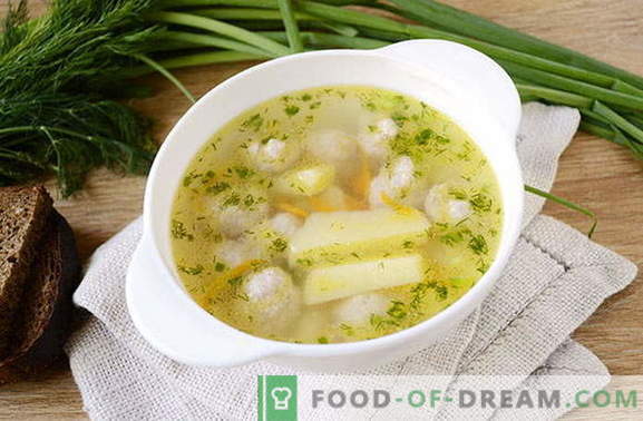 Sopa deliciosa de albóndigas de patata
