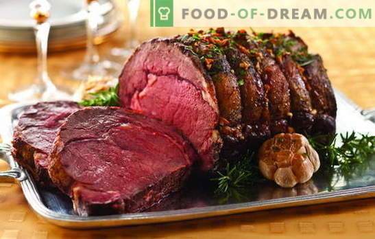 Deliciosos platos de carne: mesa festiva gourmet. impecables de platos de carne caliente para momentos especiales de la vida.