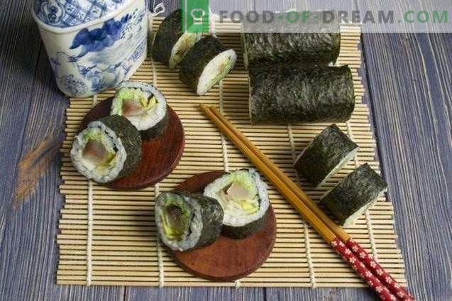 Sushi maki con anguila ahumada y cebollas de puerro