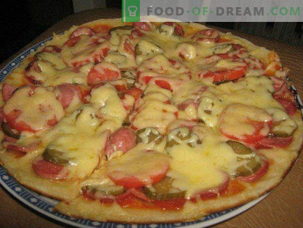 Pizza en una sartén durante 10 minutos, receta paso a paso, con kéfir, sobre pan, con jamón, con mayonesa