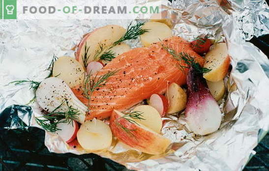 Pescado rojo en papel de aluminio en el horno: ¡un manjar! Recetas para pescado rojo en papel de aluminio en el horno con patatas, tomates, alcaparras y aceitunas