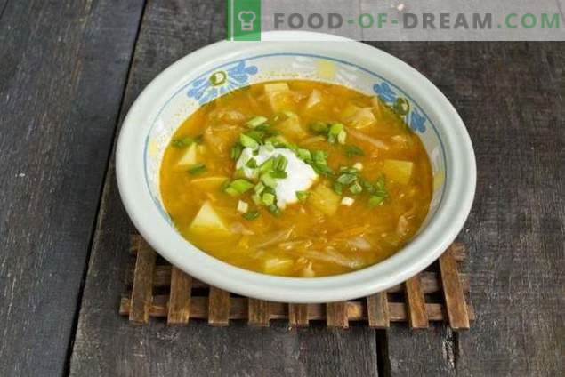 Deliciosa sopa vegetariana con calabaza para los días de ayuno