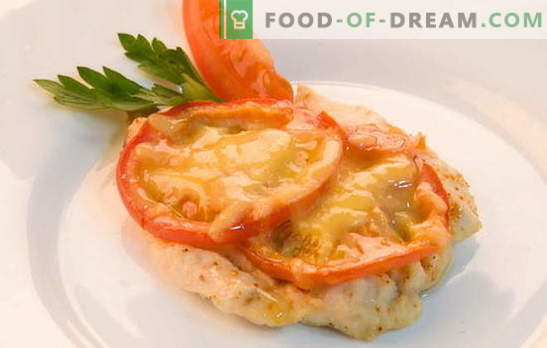 Recetas de filete de pollo con tomate y queso en el horno. Cocinar el filete de pollo con tomates y queso en el horno: ¡rápido, fácil!