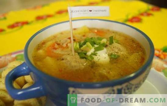 Receta fotográfica para la sopa con albóndigas en una olla de cocción lenta: almuerzo por una hora. Sopa simple con albóndigas y cuscús en una olla de cocción lenta: una receta paso a paso