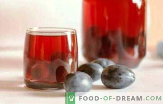 La compota de ciruelas y uvas es una bebida saludable durante todo el año. Compota fragante de ciruelas y uvas no pasa mucho