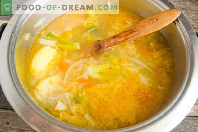 Deliciosa sopa magra con papas y brócoli