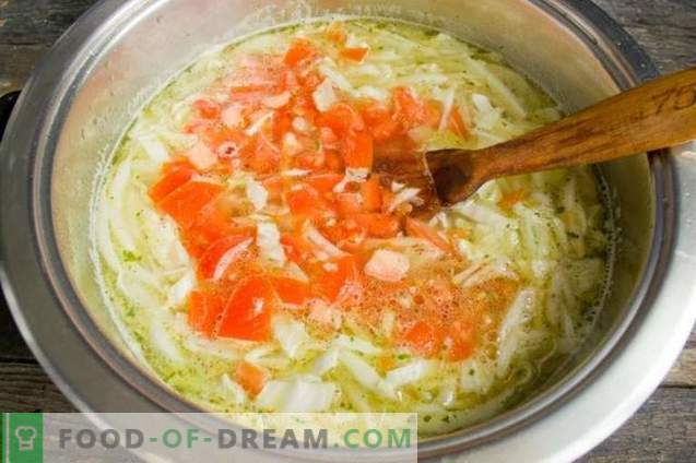 Deliciosa sopa magra con papas y brócoli