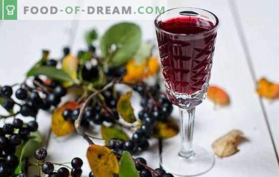 ¡El vino hecho de chokeberry en casa es una bebida única! Recetas de cocina de vino aromático de chokeberry en casa