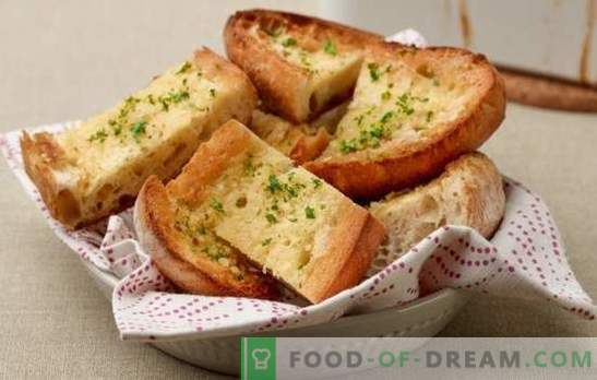 Crutones de pan blanco - para el desayuno o para el postre. Recetas de pan blanco tostado en español y galés, con queso, huevos revueltos, plátanos